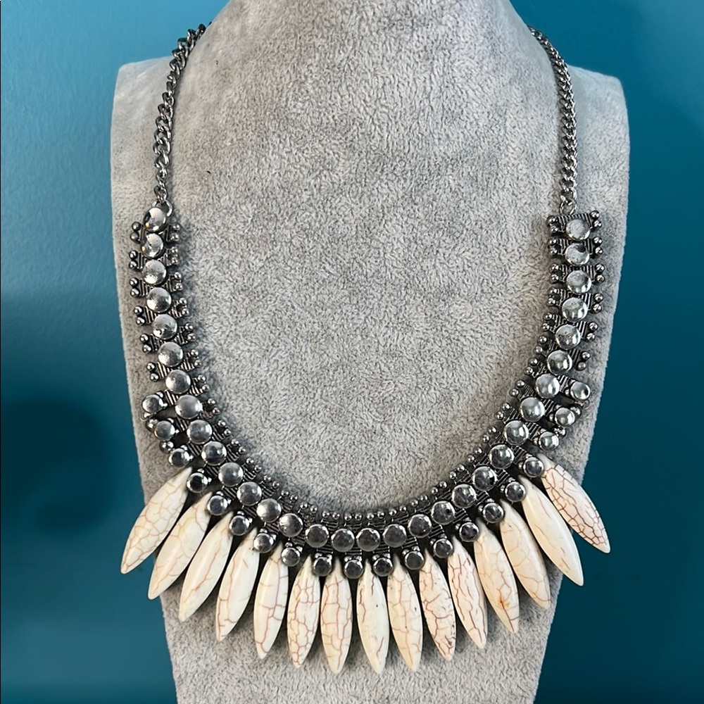 Vintage Silver-Tone Necklace with Cream Stone Spikes